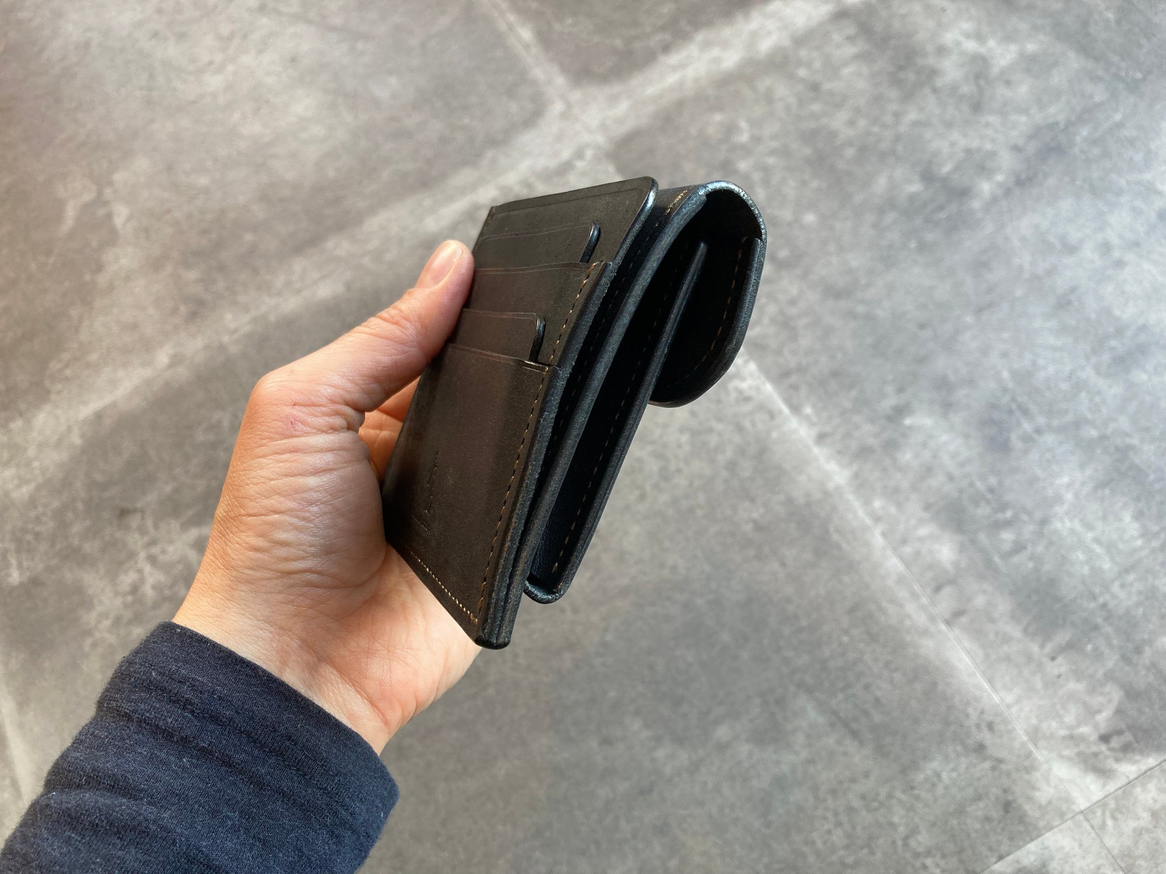 acca bottega [Strato] コンパクトマルチウォレット | イタリアと青森