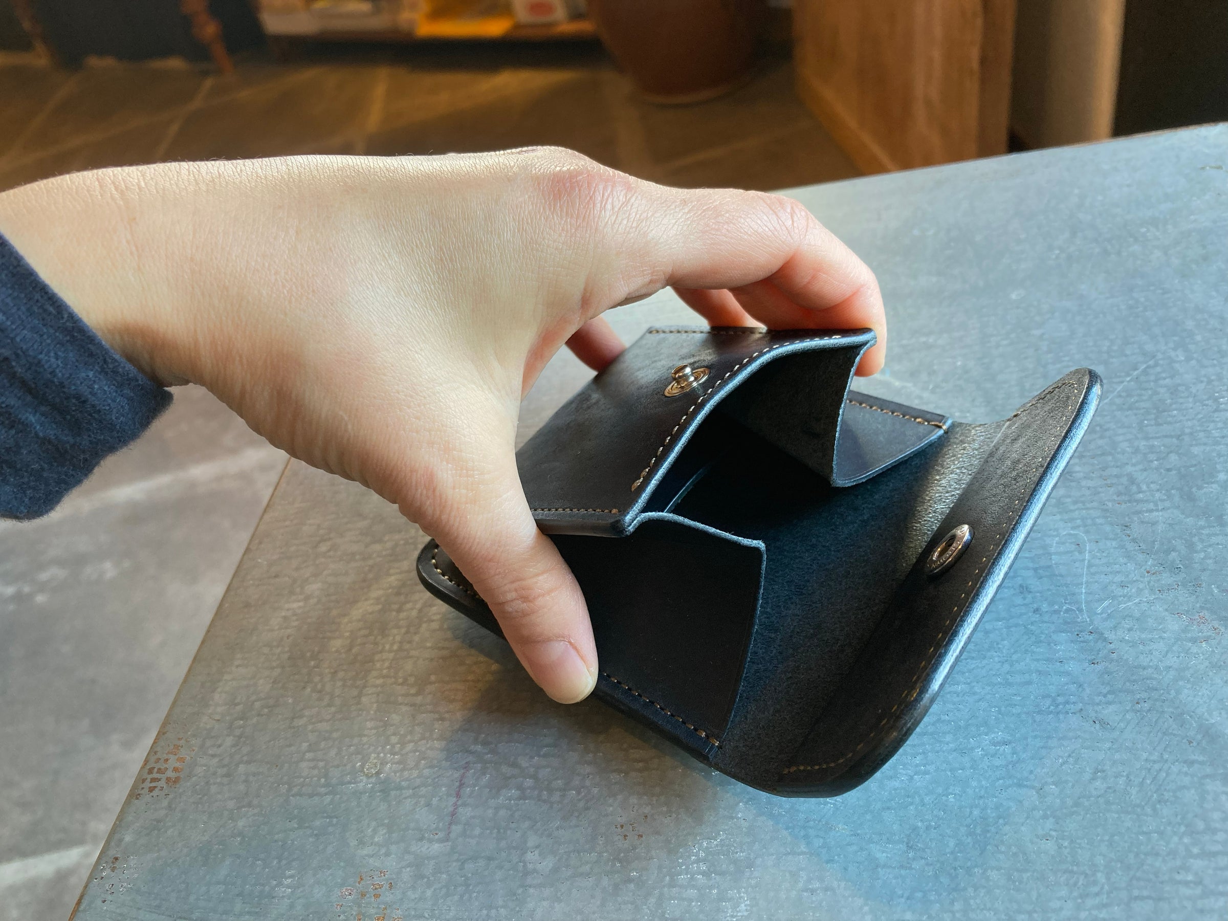 acca bottega [Strato] コンパクトマルチウォレット | イタリアと青森